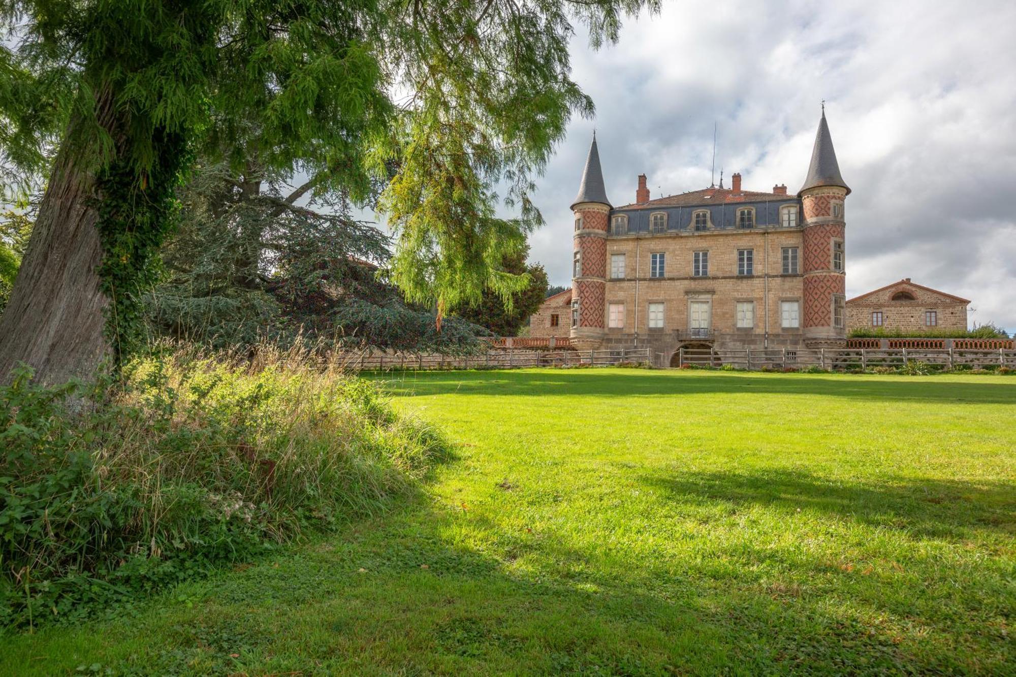 Domaine Et Chateau De Valinches Marols Zewnętrze zdjęcie