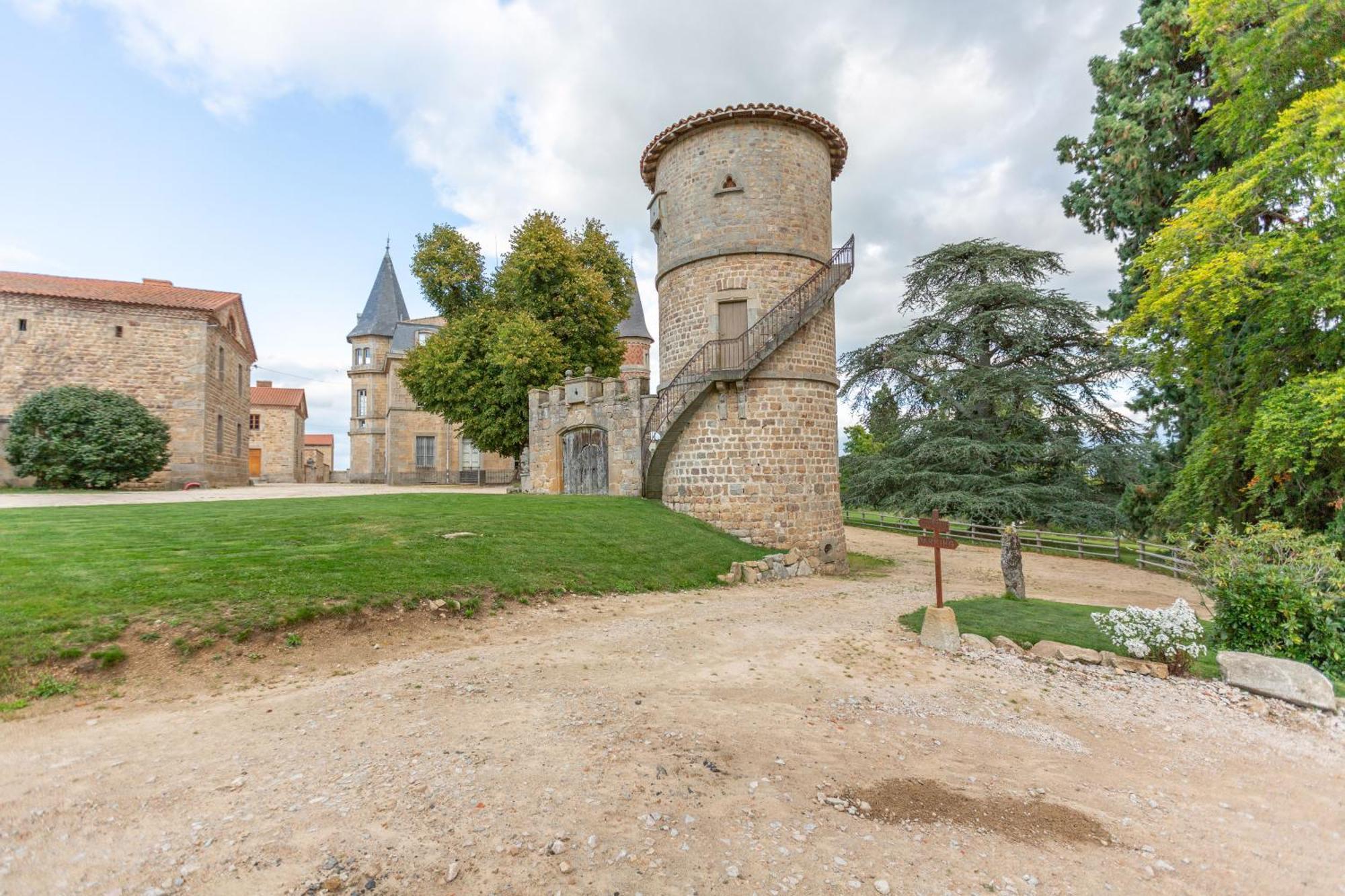 Domaine Et Chateau De Valinches Marols Zewnętrze zdjęcie