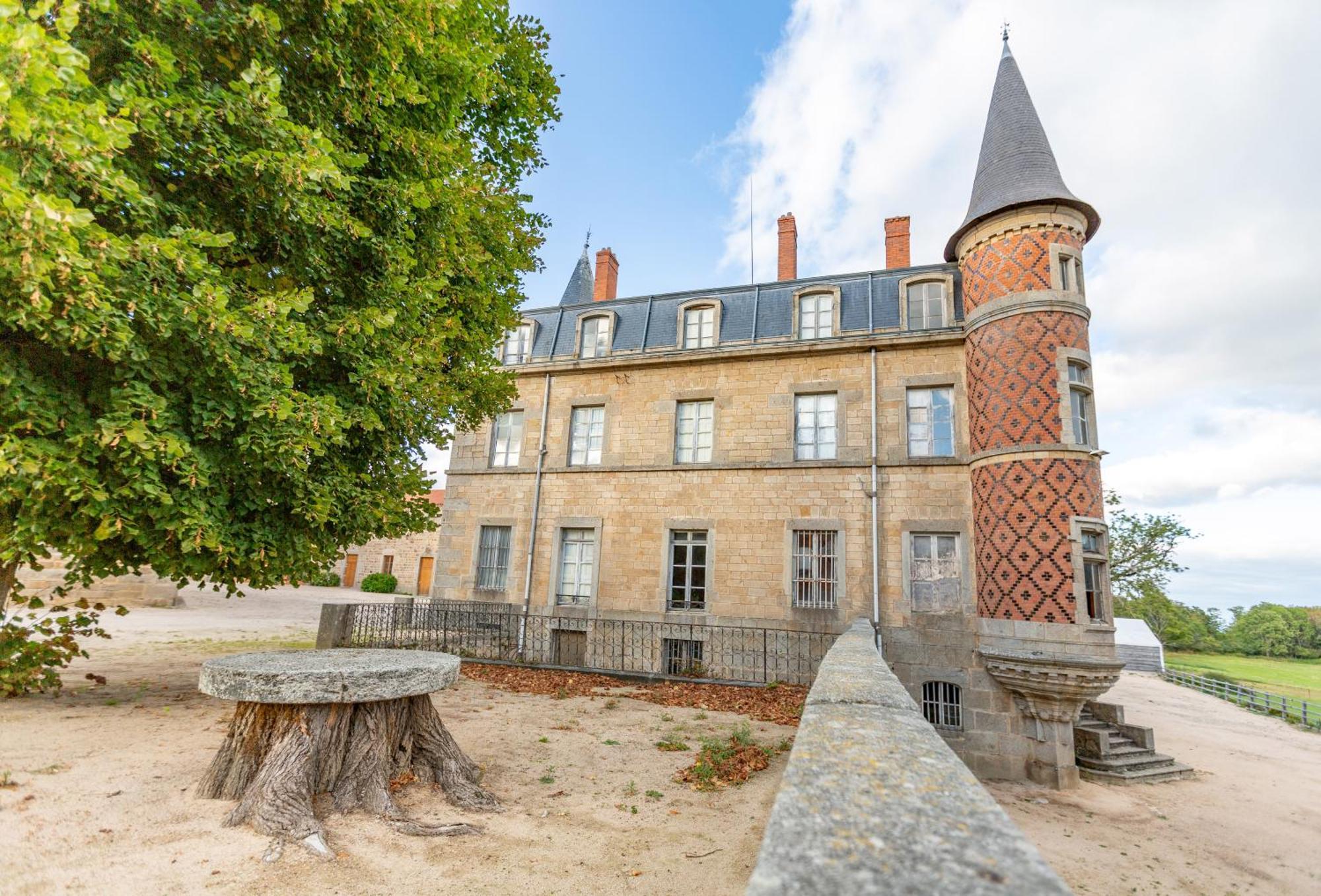 Domaine Et Chateau De Valinches Marols Zewnętrze zdjęcie